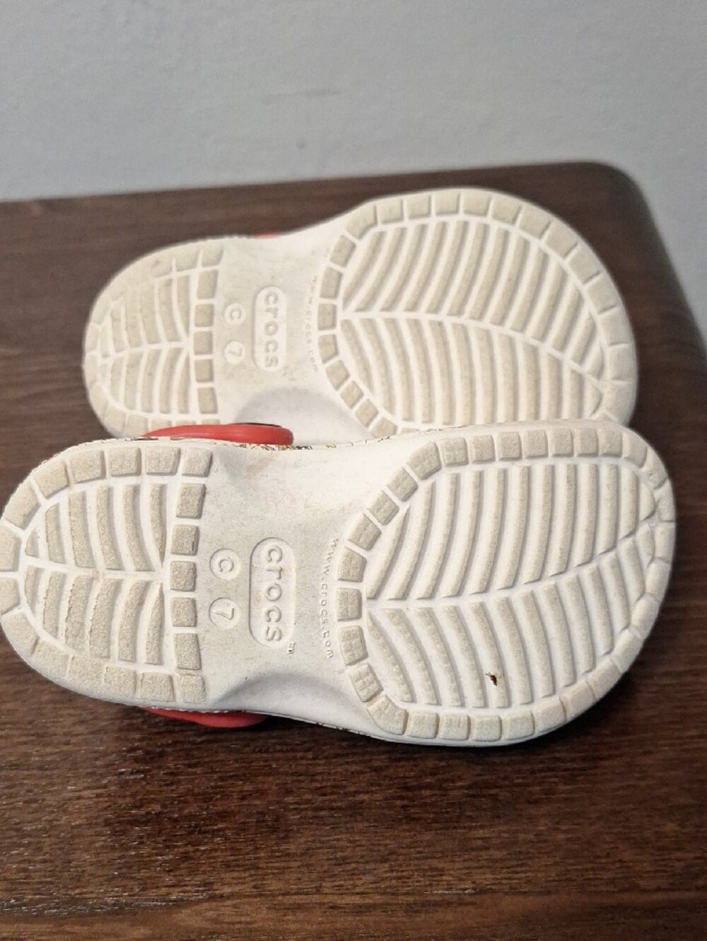 Crocs Kids White Peanuts Print Clog with Coral Strap Size 7 - Picture 7 of 7